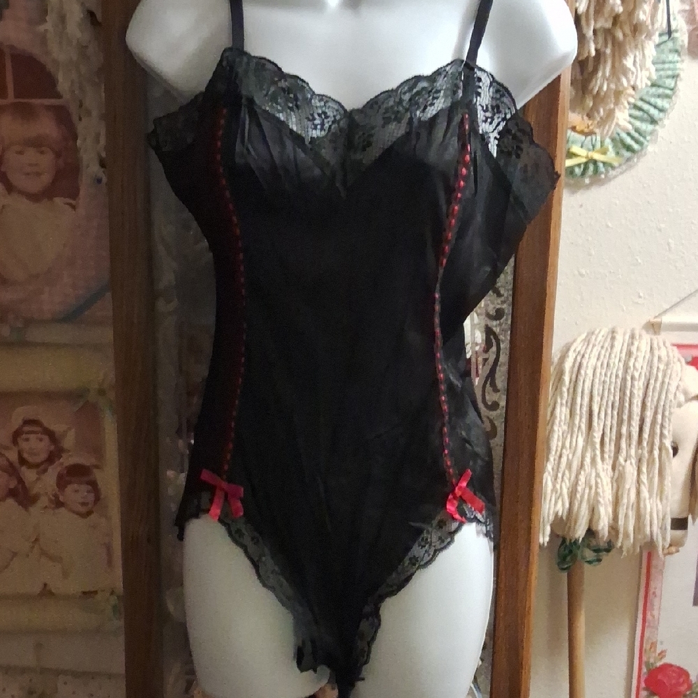 Vintage 90's,SEXY,BlackTeddy/Bodysuit with Black Lace & Red Ribbon Trim🖤❤️🖤❤️